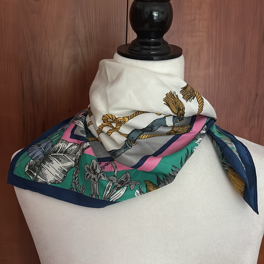 H&M Patterned Scarf - Picture 7 of 9